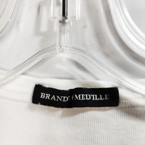 Brandy Melville White Strawberry Bee Crop T-shirt - Picture 4 of 4